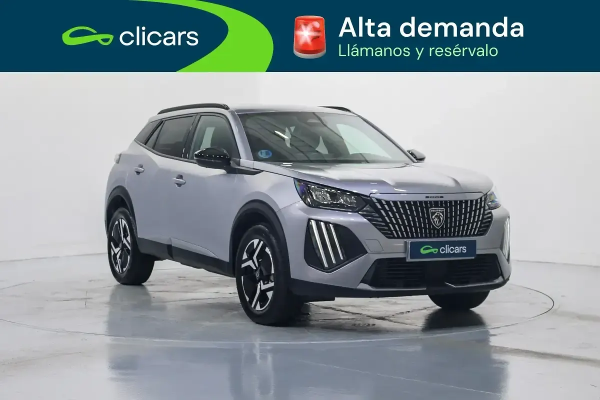 Usado Peugeot 2008 Allure 136 CV (100 kW) 2025 Gris SUV
