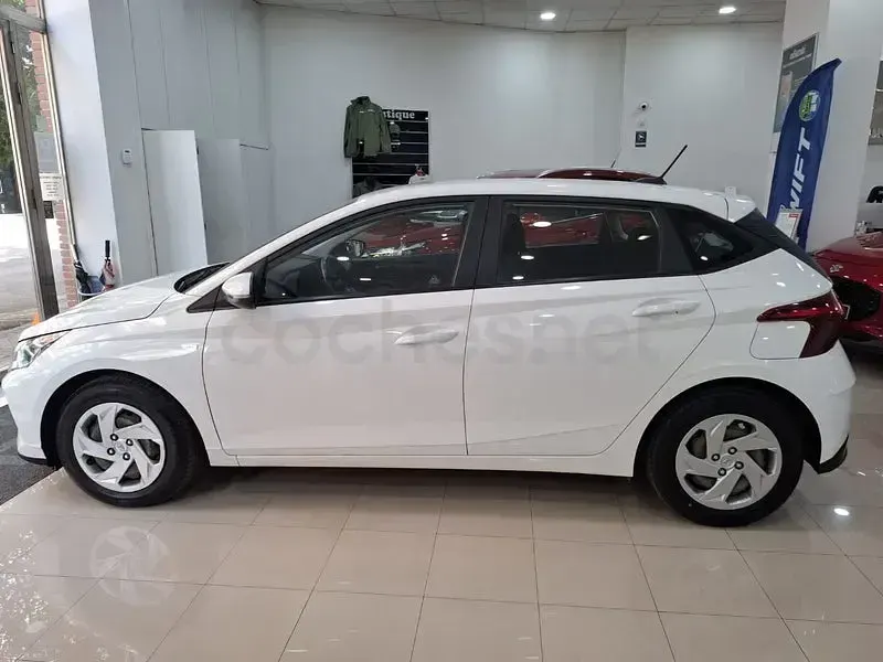 Usado Hyundai i20 100 CV (73 kW) 2021 Blanco Utilitario
