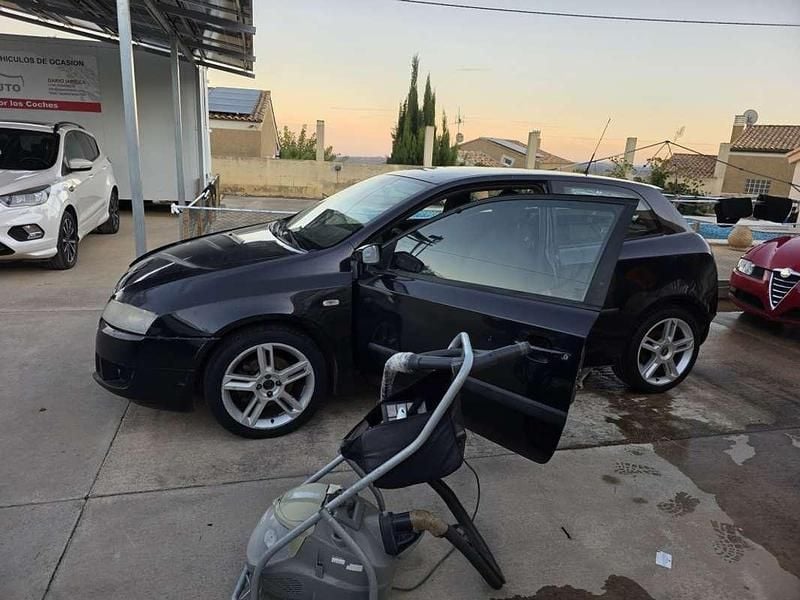 Negro Usado 2006 Fiat Stilo Dynamic Utilitario | 3500 € (Precio justo) - Imagen 1/1