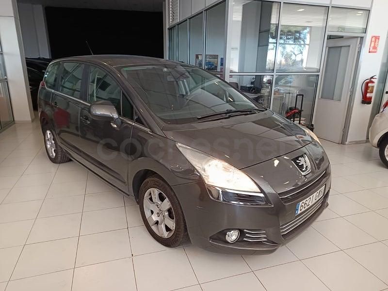 Usado Peugeot 5008 120 CV (88 kW) 2010 Gris / plata Monovolumen
