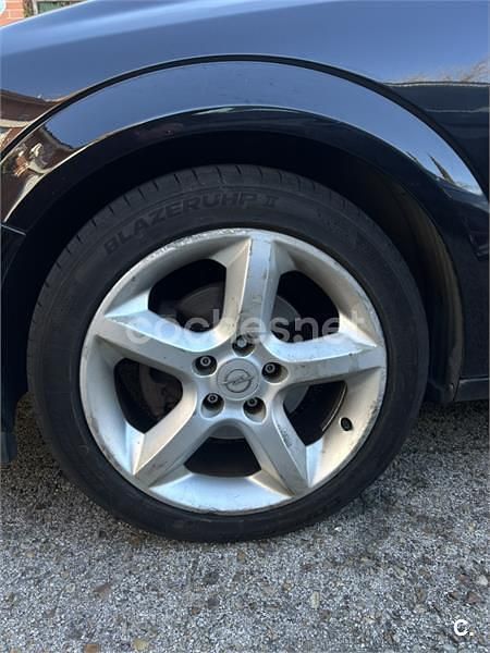 Usado Opel Astra GTC Sport 105 CV (77 kW) 2007 Negro Berlina