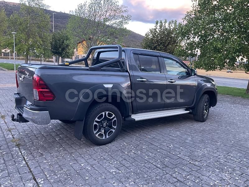 Usado Toyota HiLux 204 CV (150 kW) 2023 Gris / plata Recogida