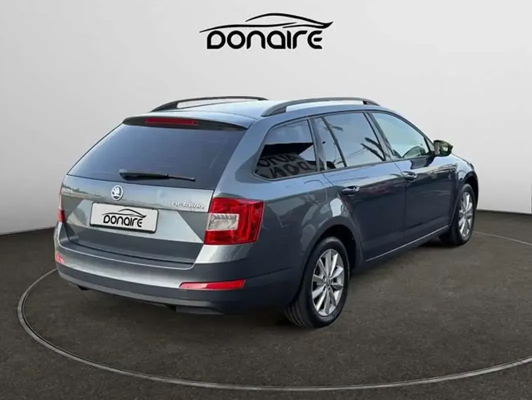 Usado Skoda Octavia Active 105 CV (77 kW) 2015 Gris Familiar
