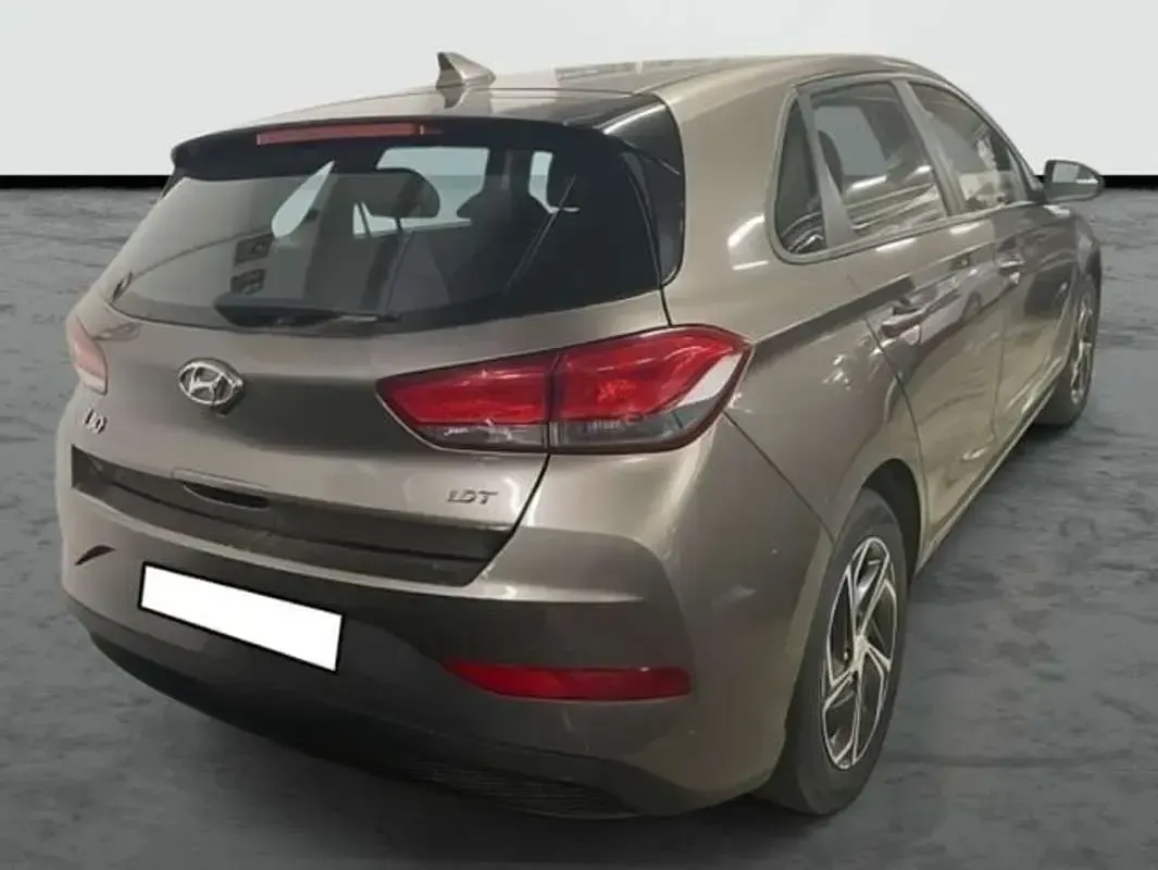 Usado Hyundai i20 84 CV (61 kW) 2022 Gris Utilitario