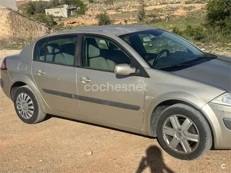 Usado Renault Mégane Expression 130 CV (95 kW) 2006 Beige Berlina