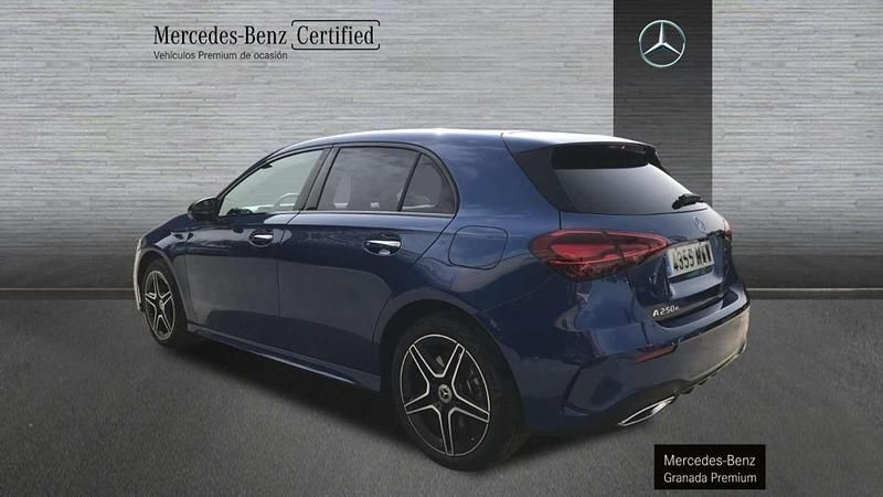 Usado Mercedes A250 163 CV (119 kW) 2024 Azul Berlina