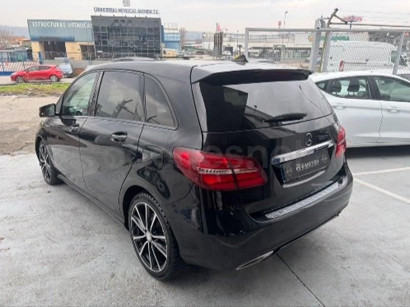 Usado Mercedes B220 AMG line 177 CV (130 kW) 2016 Negro Monovolumen