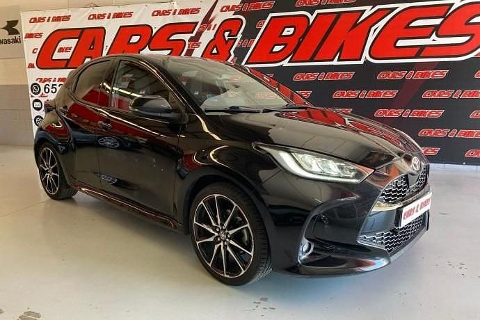 Negro Usado 2022 Toyota Yaris Hybrid Sport Berlina | 17.995 € (Precio justo) - Imagen 1/4