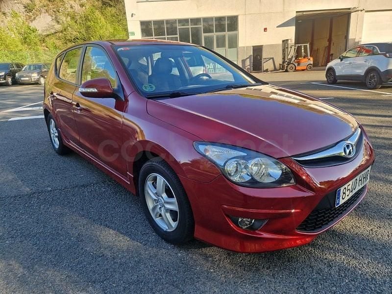 Usado Hyundai i30 100 CV (73 kW) 2012 Granate Berlina
