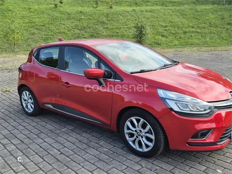 Usado Renault Clio IV Zen 90 CV (66 kW) 2018 Rojo Berlina