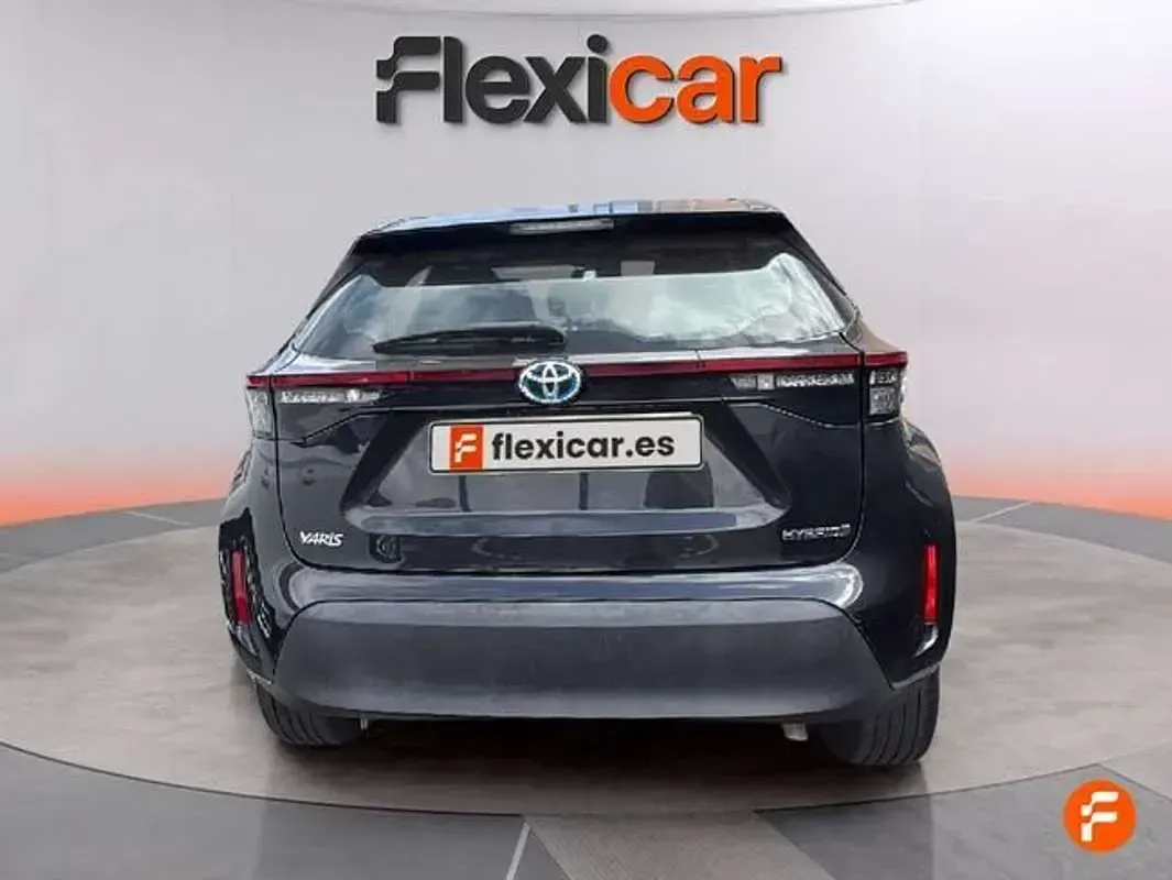 Usado Toyota Yaris Cross Active 116 CV (85 kW) 2024 Negro SUV