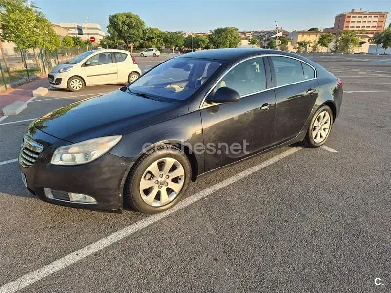Usado Opel Insignia Edition 130 CV (95 kW) 2010 Negro Berlina