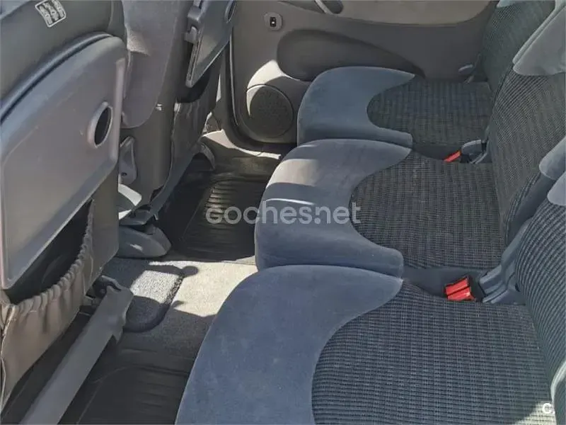 Usado Citroën Xsara Picasso 95 CV (69 kW) 2002 Gris / plata Monovolumen