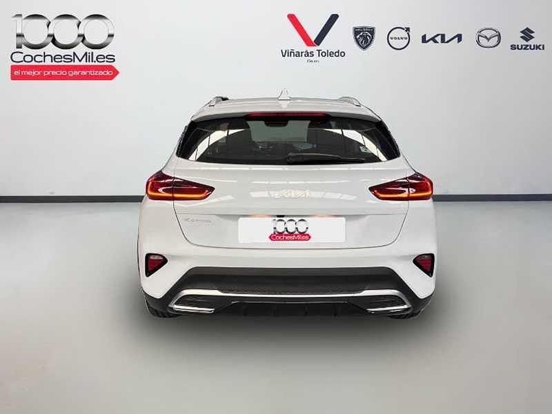 Usado Kia XCeed 100 HP (73 kW) 2024 Branco SUV