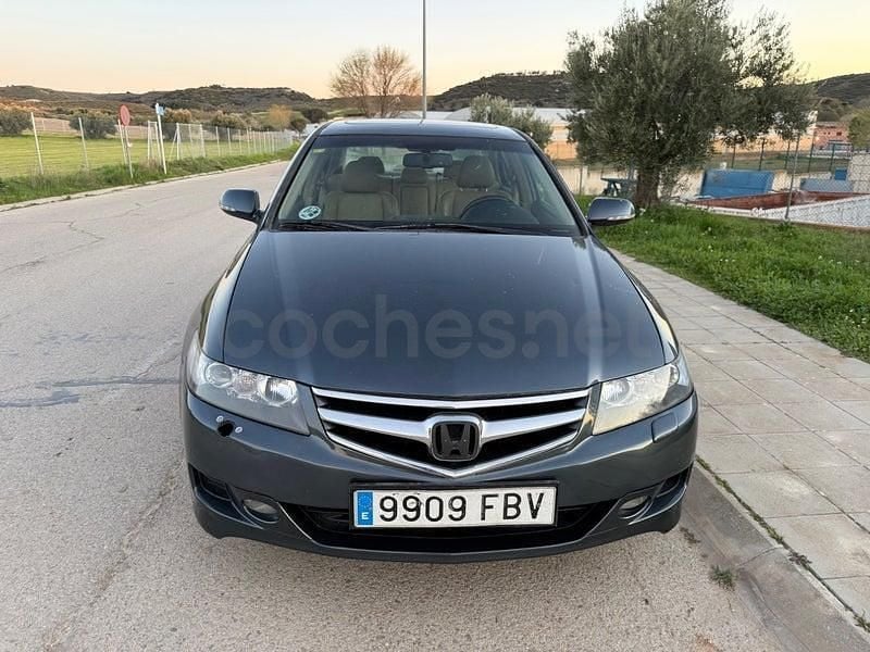 Usado Honda Accord Executive 140 CV (102 kW) 2006 Gris / plata Berlina