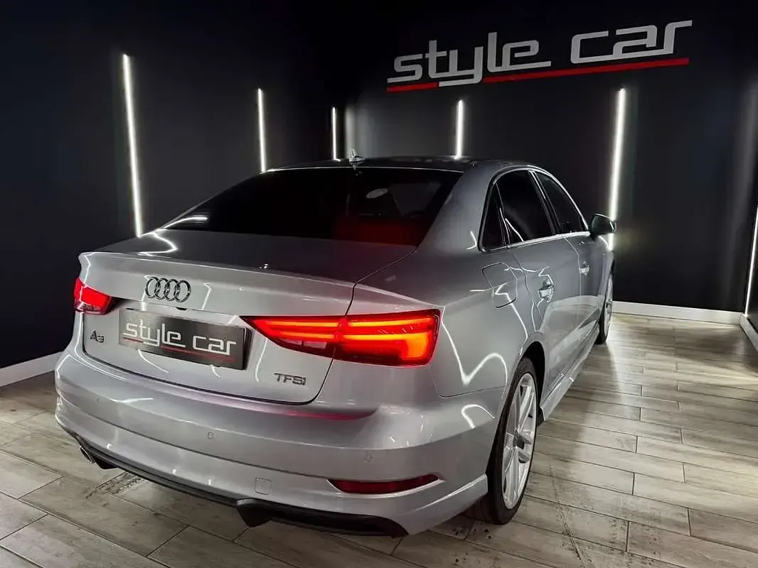 Usado Audi A3 116 CV (85 kW) 2018 Gris Berlina