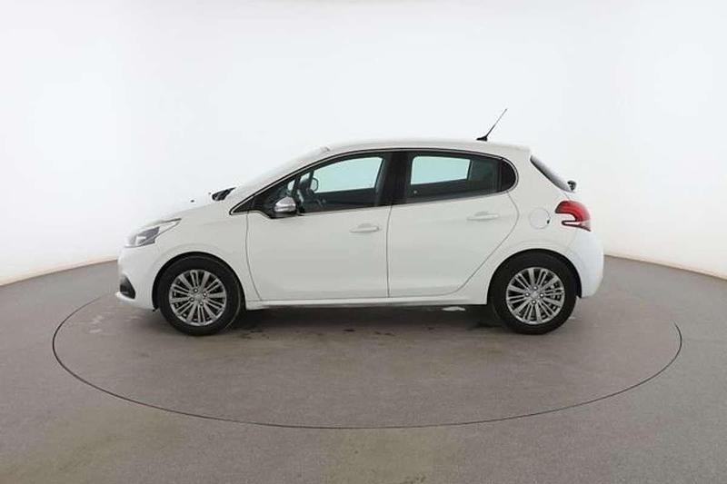 Usado Peugeot 208 Allure 111 CV (81 kW) 2016 Blanco Utilitario