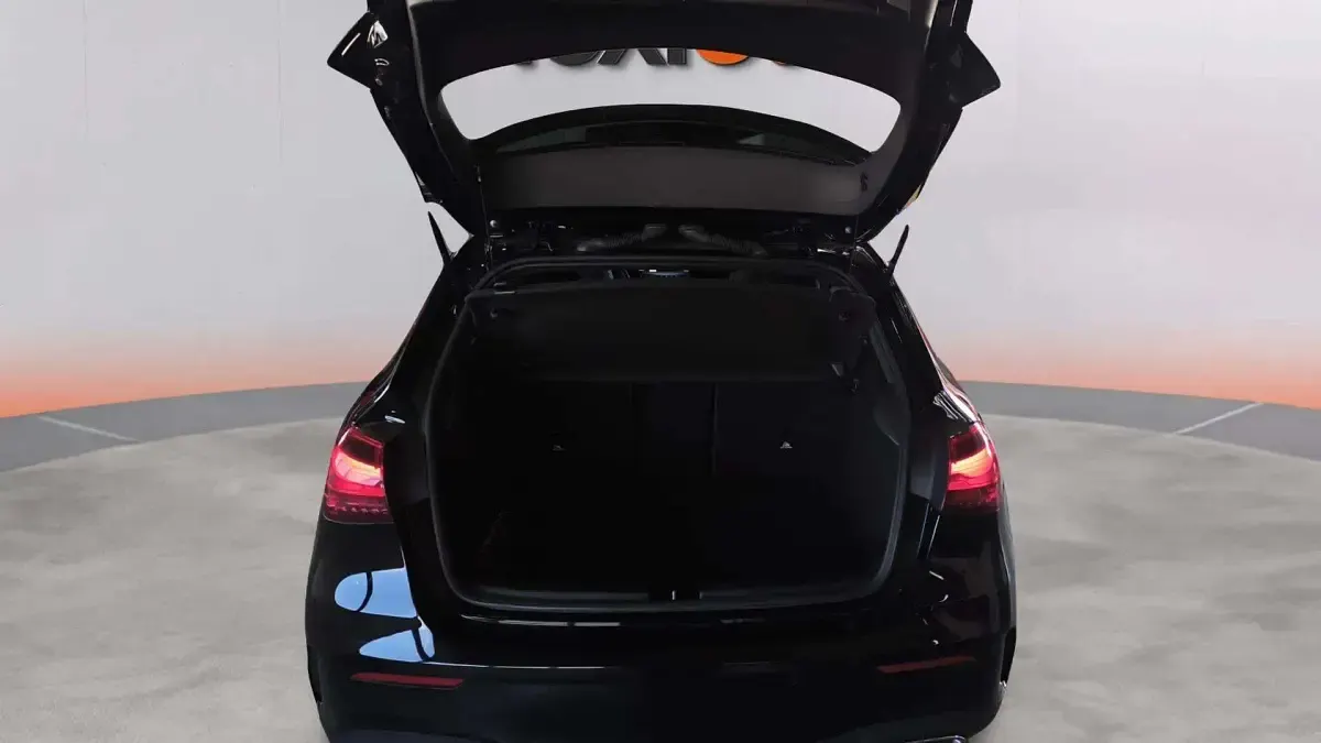Usado Mercedes A180 116 CV (85 kW) 2023 Negro Berlina