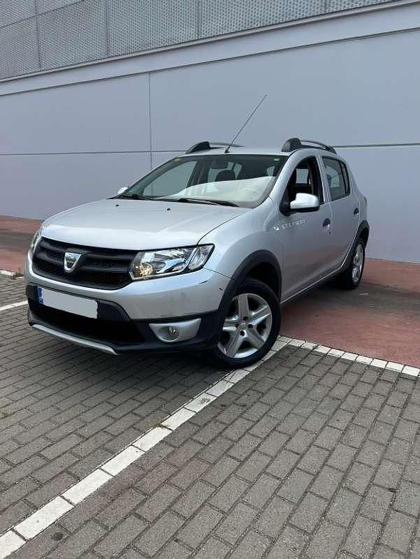 Plateado Usado 2015 Dacia Sandero Stepway Utilitario | 8990 € (Precio justo) - Imagen 1/4
