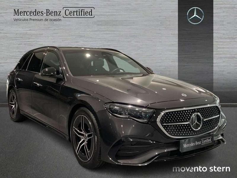 Usado Mercedes E300 AMG line 313 CV (230 kW) 2024 Gris grafito Familiar