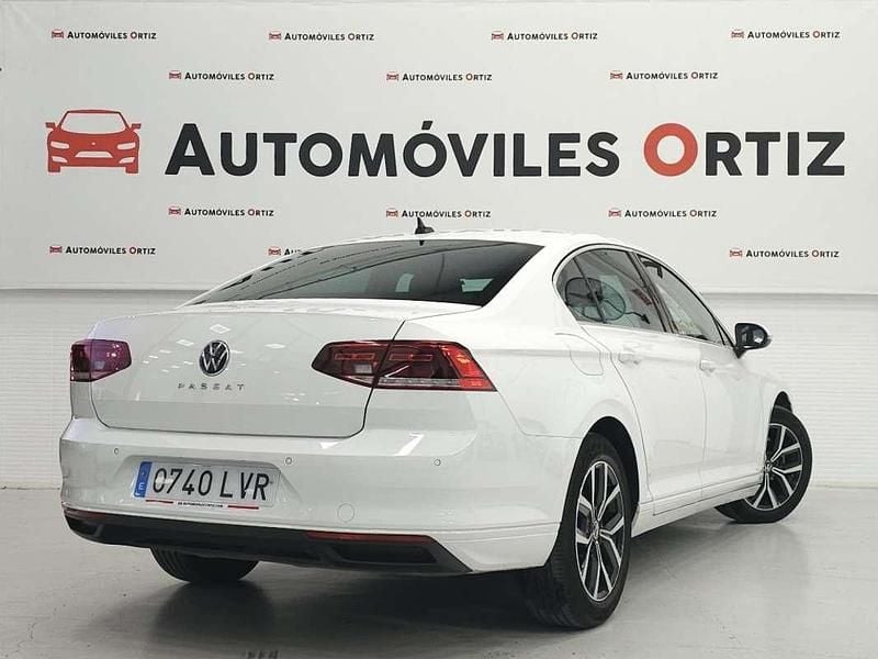 Usado VW Passat Business 122 CV (89 kW) 2021 Blanco Berlina