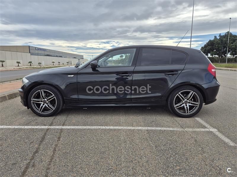 Usado BMW 116 122 CV (89 kW) 2009 Negro Utilitario