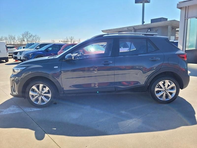 Usado Kia Stonic Plus 100 CV (73 kW) 2022 Gris / plata SUV