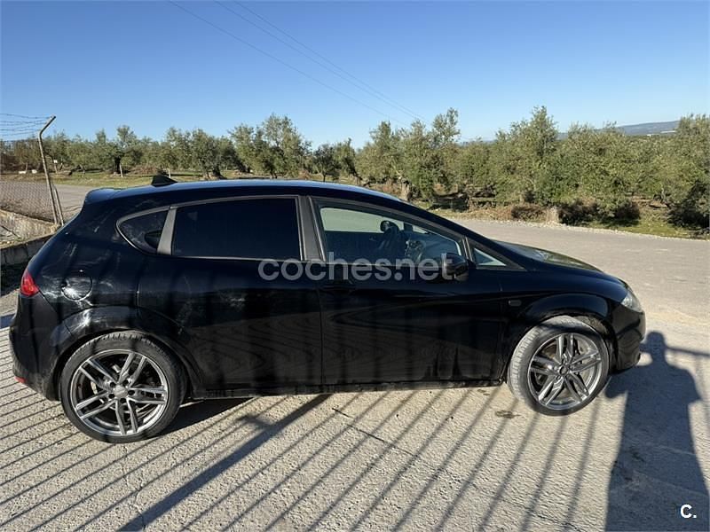 Usado Seat Leon Sport 140 CV (102 kW) 2008 Negro Utilitario