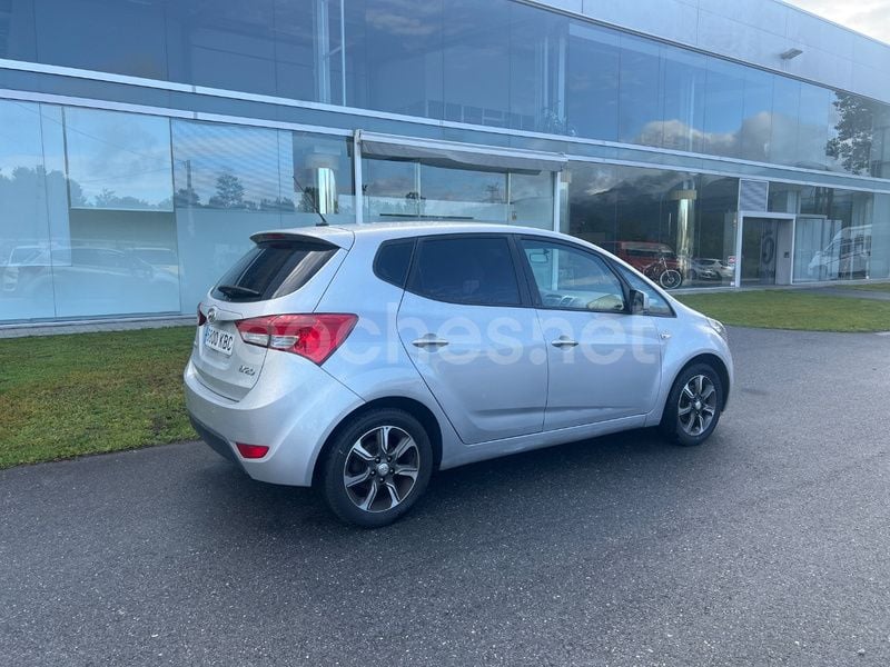 Usado Hyundai ix20 90 CV (66 kW) 2017 Gris / plata Utilitario