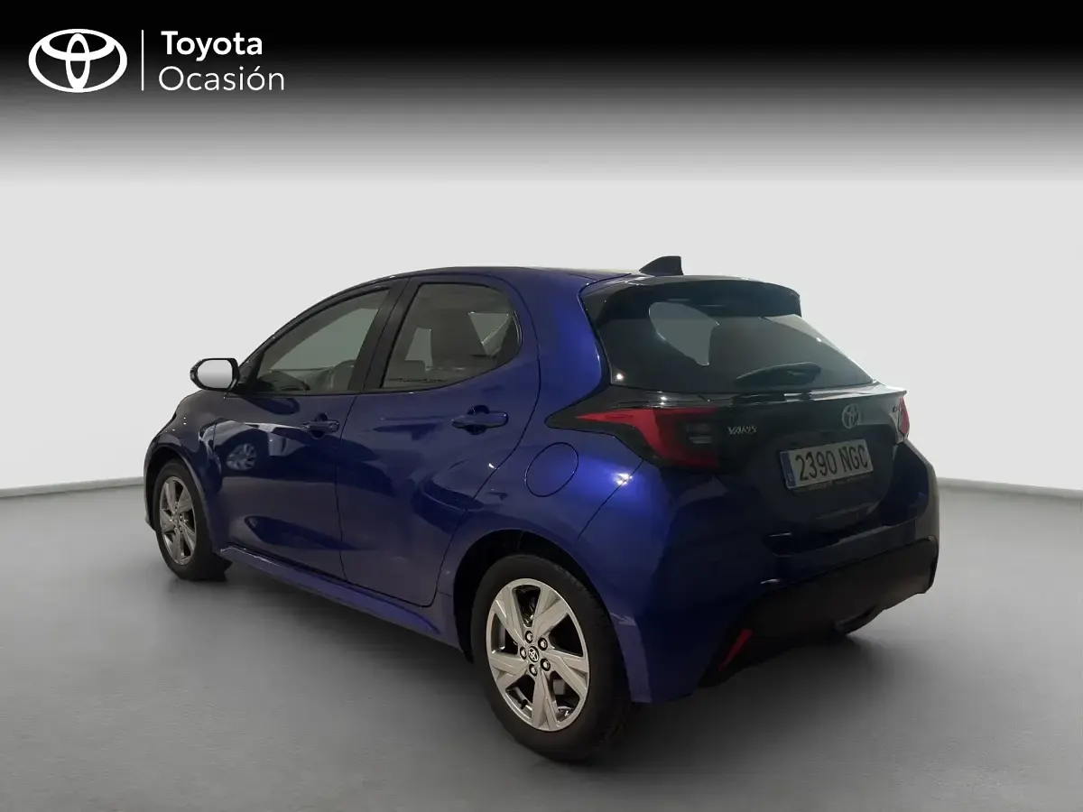 Usado Toyota Yaris Active 116 CV (85 kW) 2025 Azul Utilitario