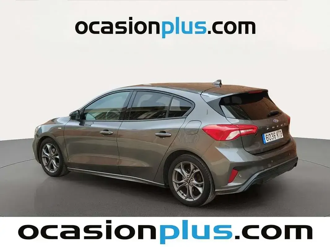 Usado Ford Focus ST-Line 120 CV (88 kW) 2019 Gris Utilitario