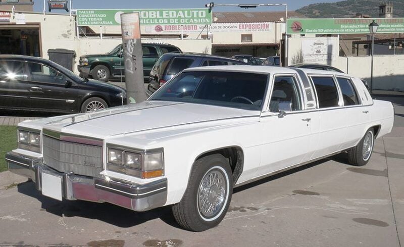 Usado Cadillac Deville 135 CV (99 kW) 1984 Blanco Berlina