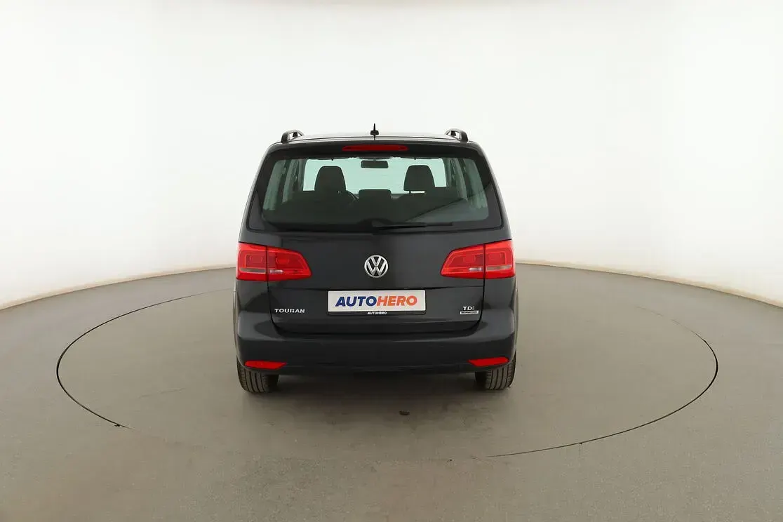 Usado VW Touran Edition 105 CV (77 kW) 2014 Gris Monovolumen