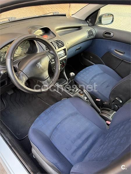 Usado Peugeot 206 75 CV (55 kW) 2002 Gris / plata Berlina