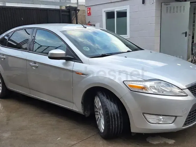 Usado Ford Mondeo Titanium 140 CV (102 kW) 2007 Gris / plata Berlina