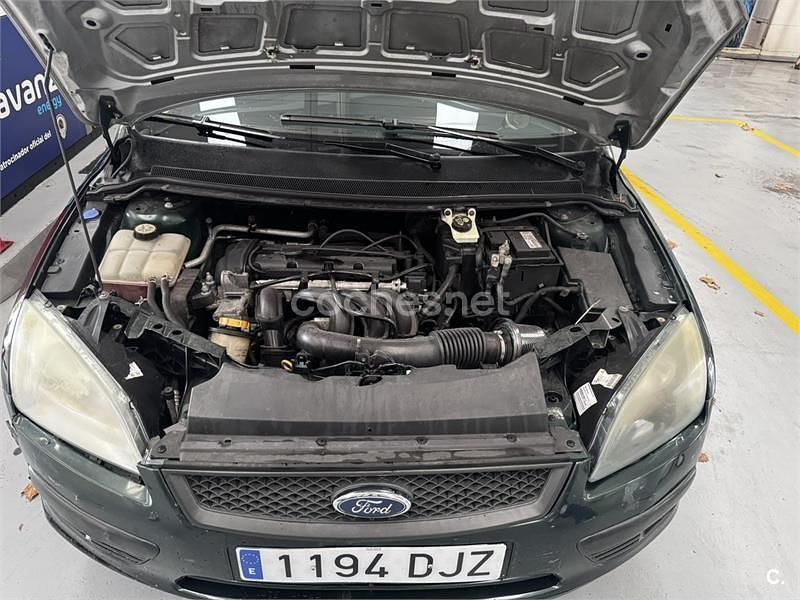 Verde Usado 2005 Ford Focus Trend Berlina | 2300 € (Precio justo) - Imagen 1/4