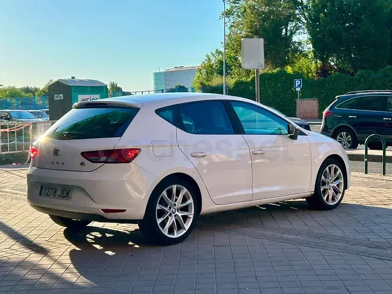 Usado Seat Leon Style 110 CV (80 kW) 2015 Blanco Berlina