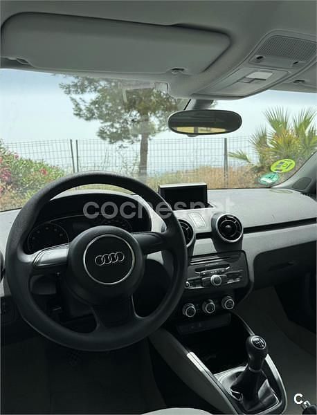 Usado Audi A1 Ambition 86 CV (63 kW) 2011 Gris / plata Berlina