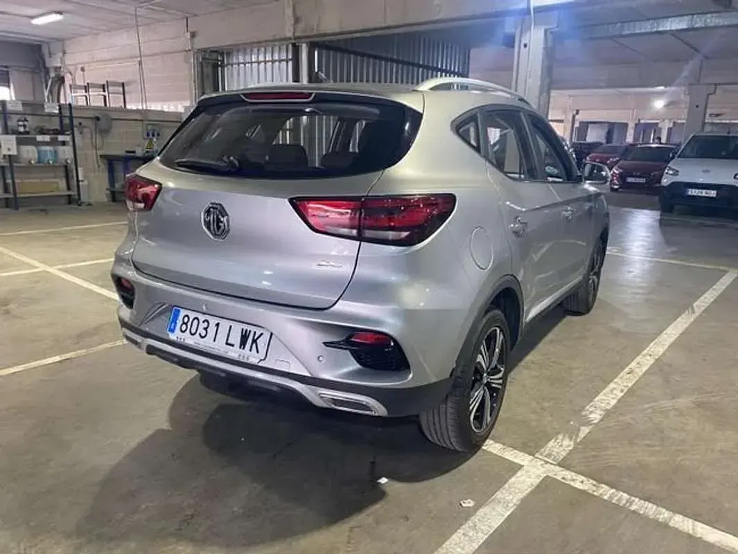 Usado MG ZS Comfort 111 CV (81 kW) 2022 Gris SUV