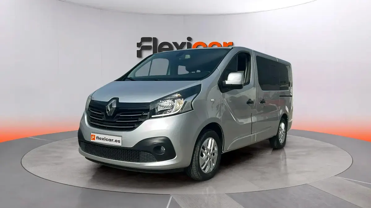 Usado Renault Trafic 120 CV (88 kW) 2018 Gris Monovolumen