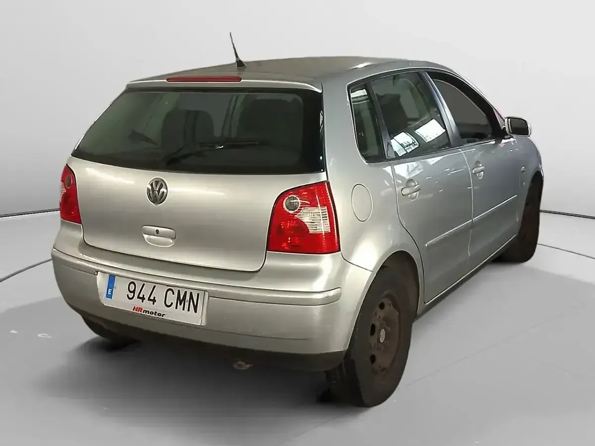 Usado VW Polo Match 75 CV (55 kW) 2003 Gris Utilitario