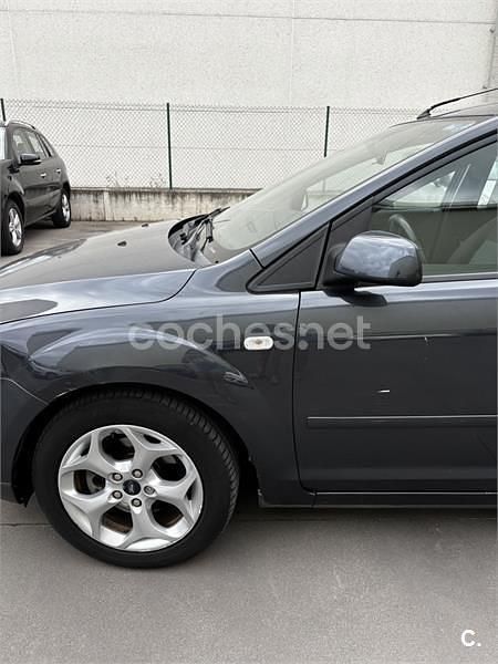 Usado Ford Focus Trend 115 CV (84 kW) 2007 Gris / plata Berlina