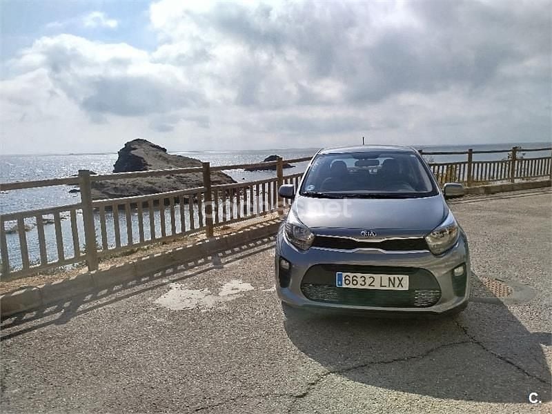 Usado Kia Picanto Comfort 67 CV (49 kW) 2021 Gris / plata Utilitario