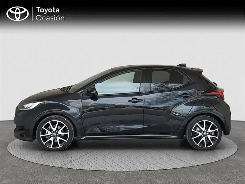 Usado Toyota Yaris Hybrid Style 116 CV (85 kW) 2022 Negro Monovolumen