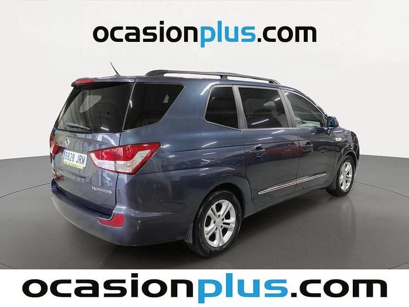 Usado Ssangyong (KGM) Rodius Limited 178 CV (130 kW) 2016 Gris Monovolumen