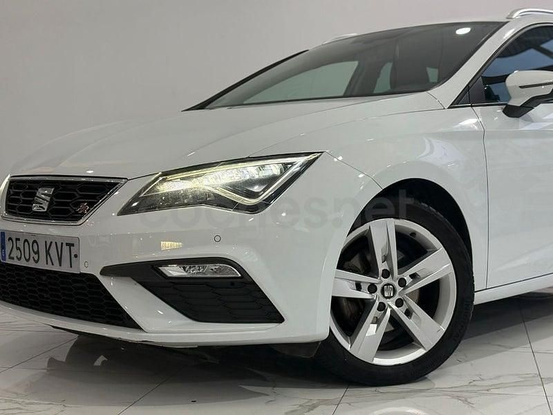 Usado Seat Leon FR 150 CV (110 kW) 2019 Blanco Familiar