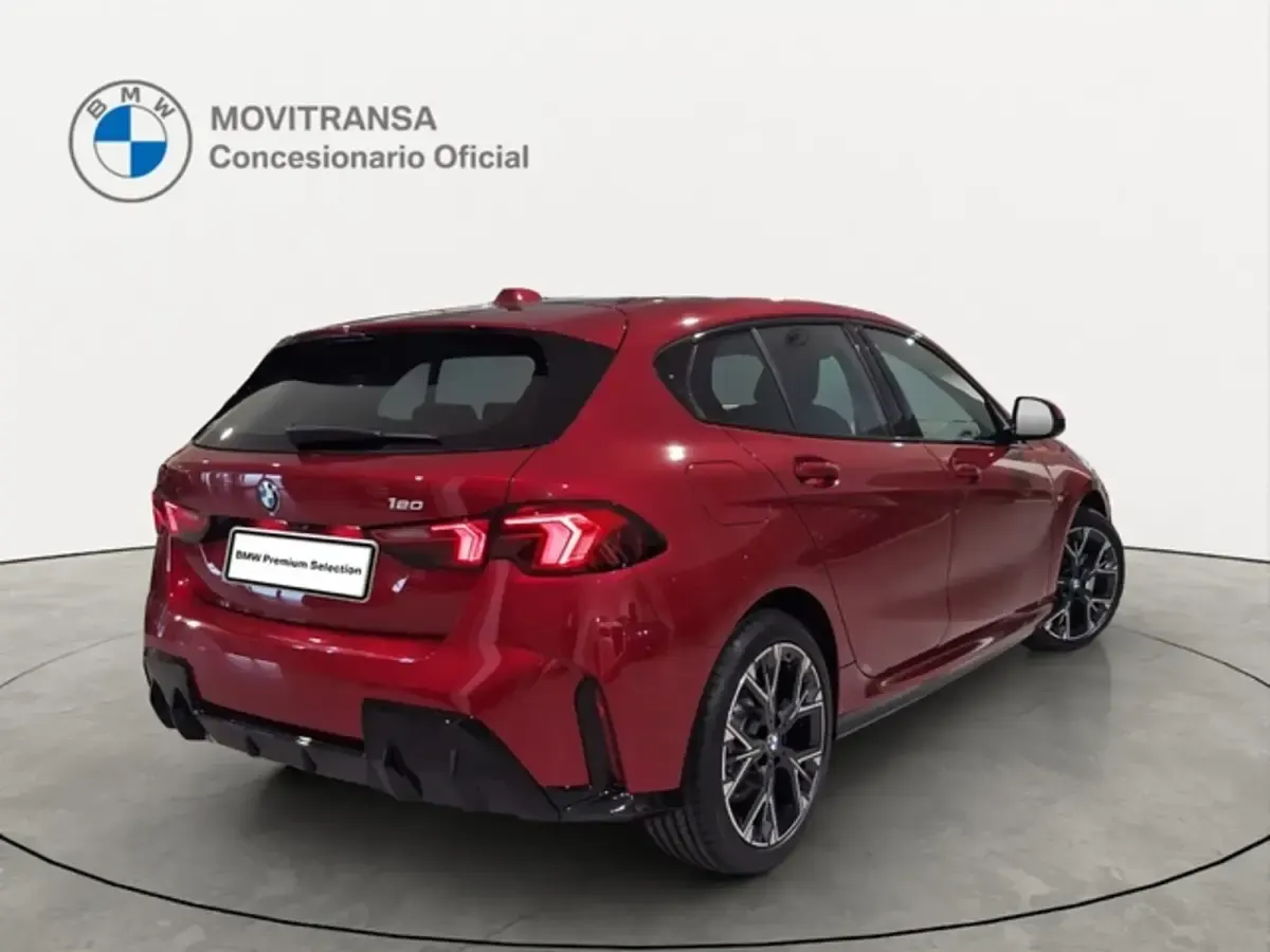 Usado BMW 120 Comfort Edition 170 CV (125 kW) 2025 Rojo Utilitario