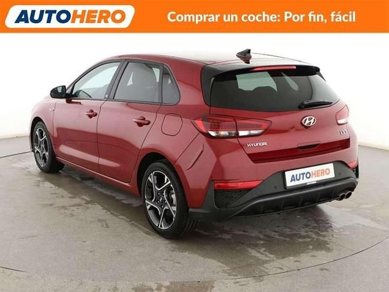 Usado Hyundai i30 N Line 120 CV (88 kW) 2023 Rojo Utilitario