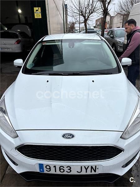Usado Ford Focus Trend 120 CV (88 kW) 2017 Blanco Familiar