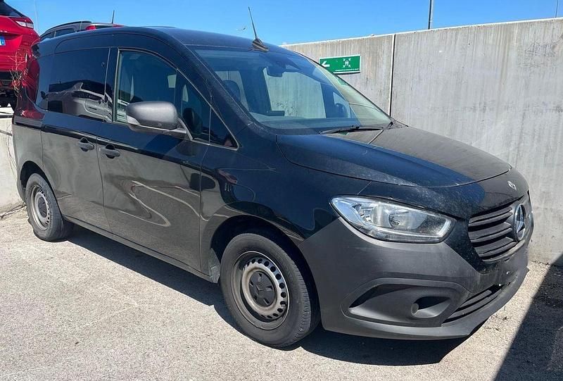 Negro Usado 2023 Mercedes Citan 110 Familiar | 26.900 € - Imagen 1/4